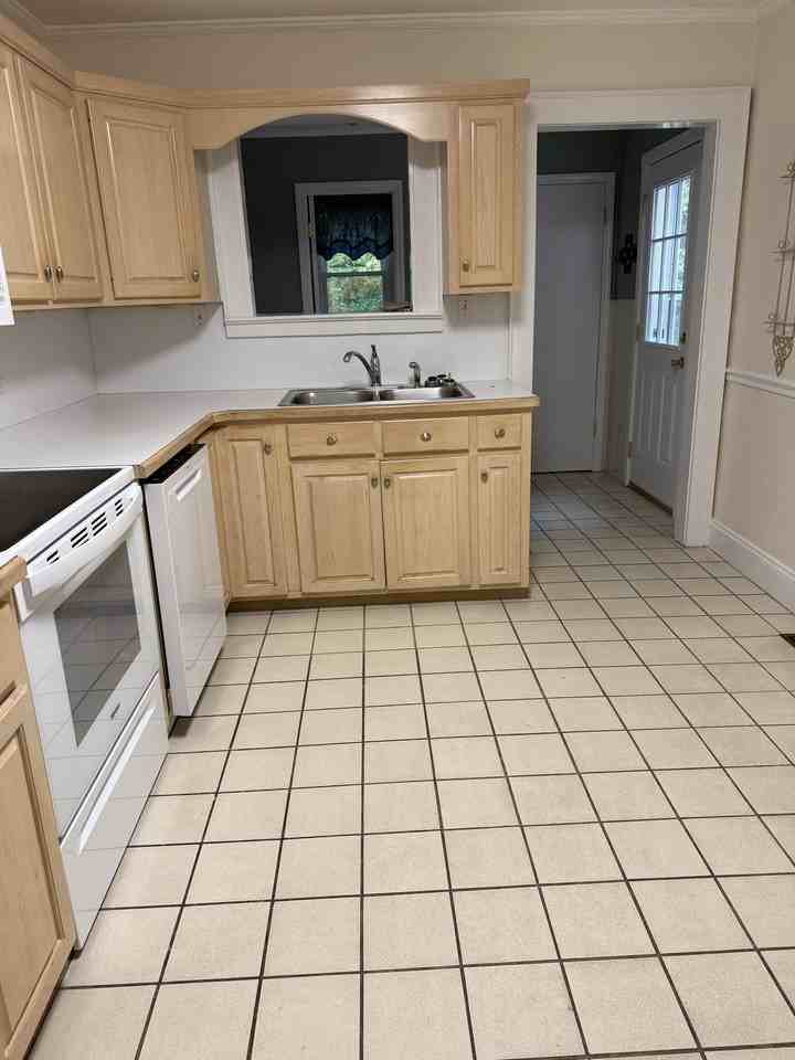215 N Garden St - Photo 6 of 14