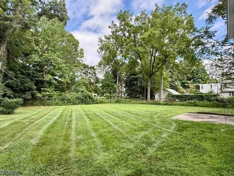 31 Hillside Ave - Photo 4 of 36