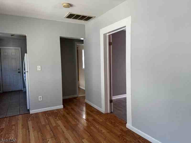 213 Spooner Ave - Photo 4 of 15