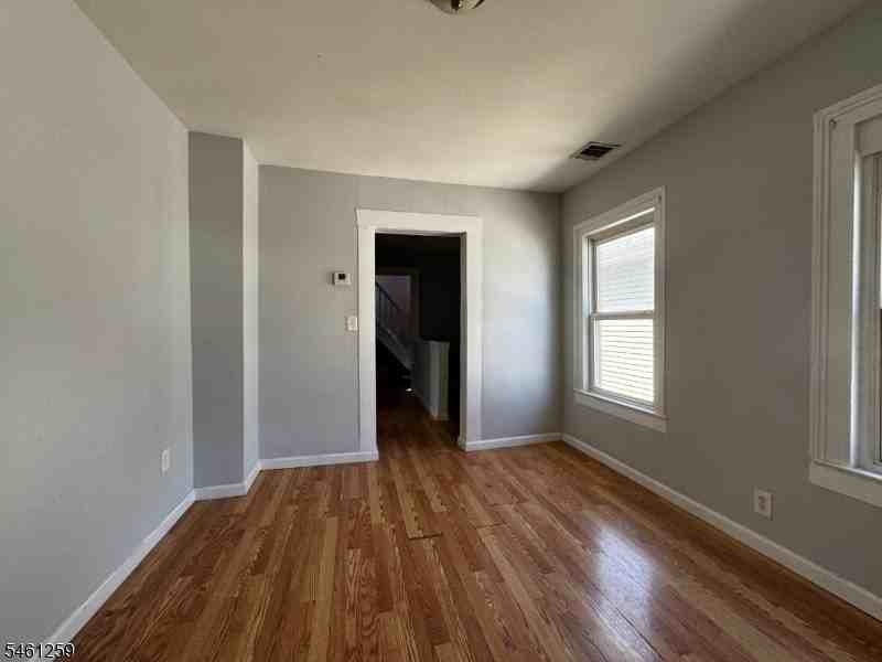 213 Spooner Ave - Photo 5 of 15