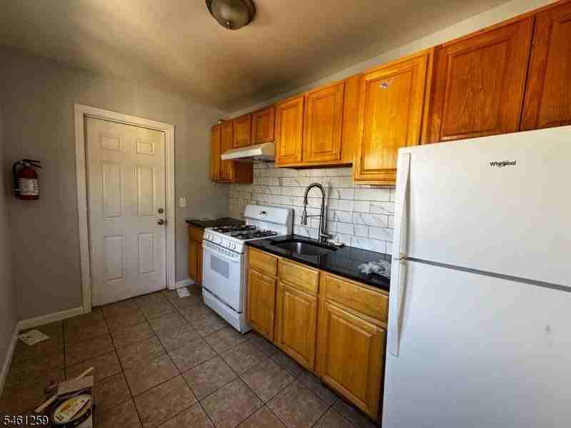 213 Spooner Ave - Photo 6 of 15