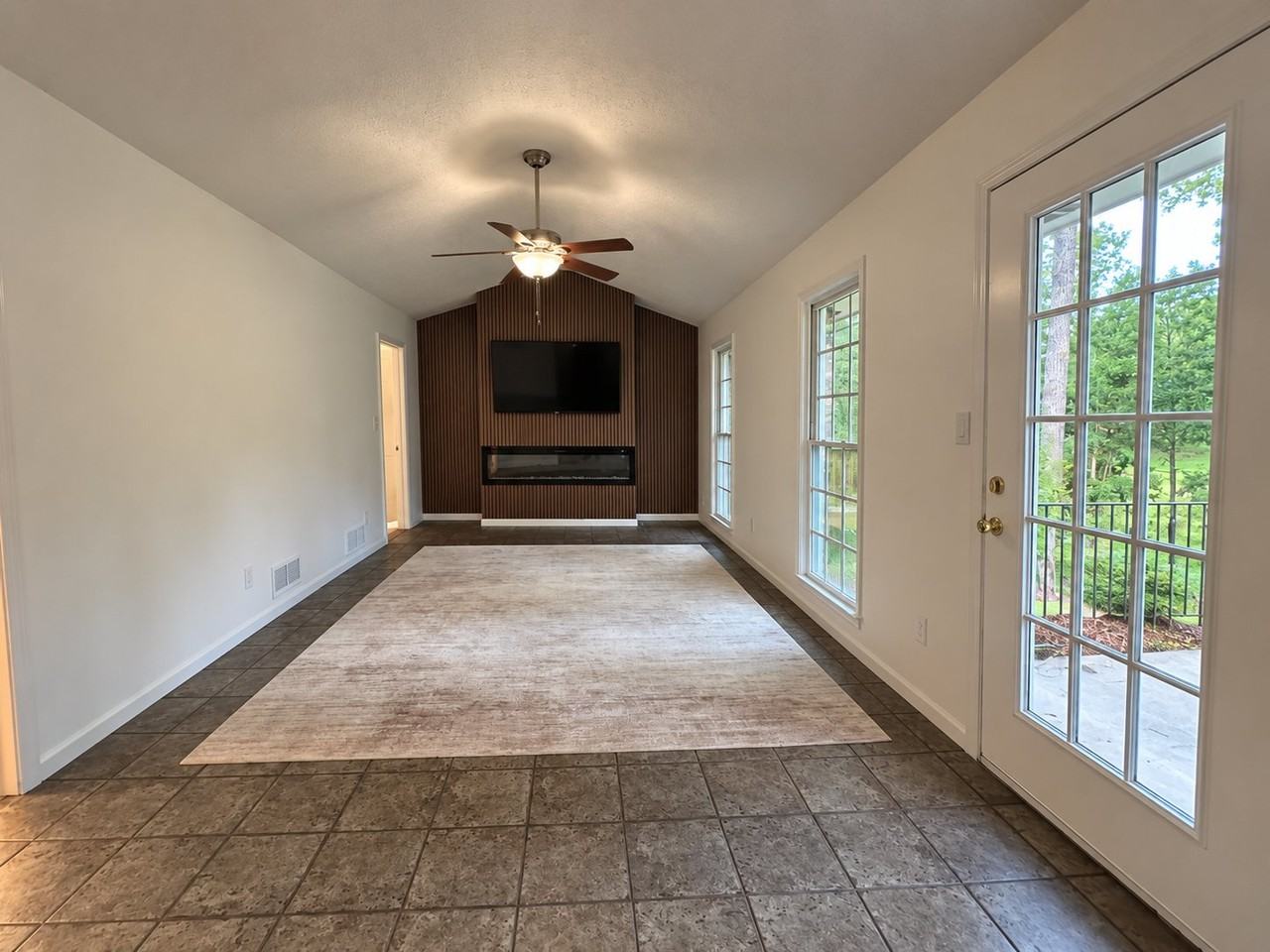 549 Joann Ave - Photo 4 of 16
