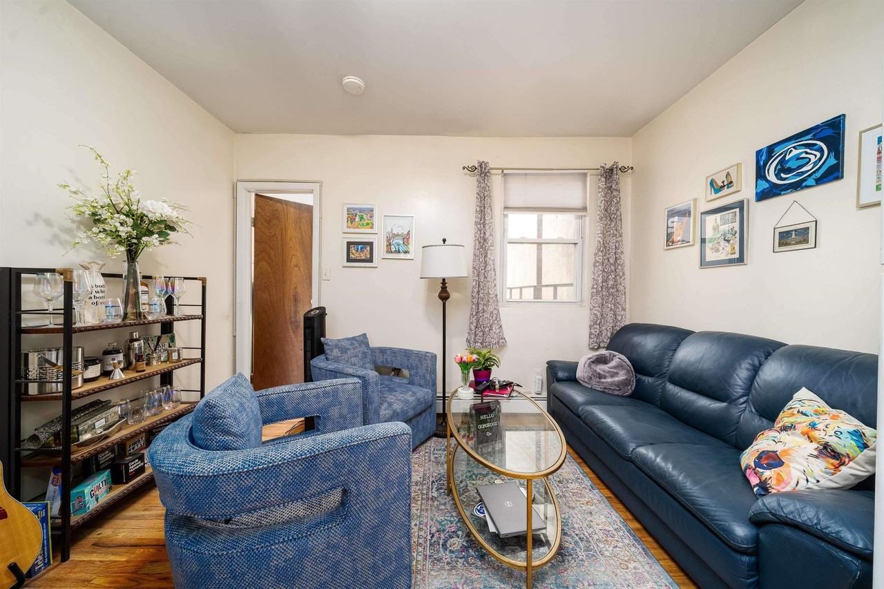 606 Jefferson St #3R - Photo 4 of 12