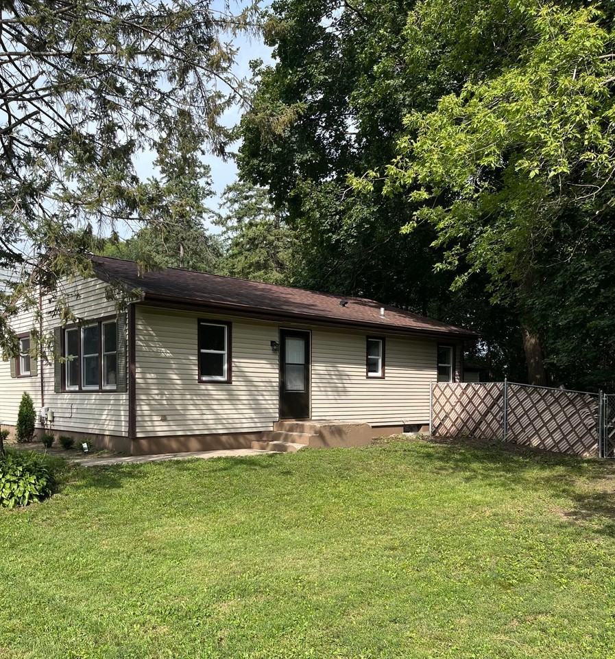 1607 Moore St - Photo 2 of 19