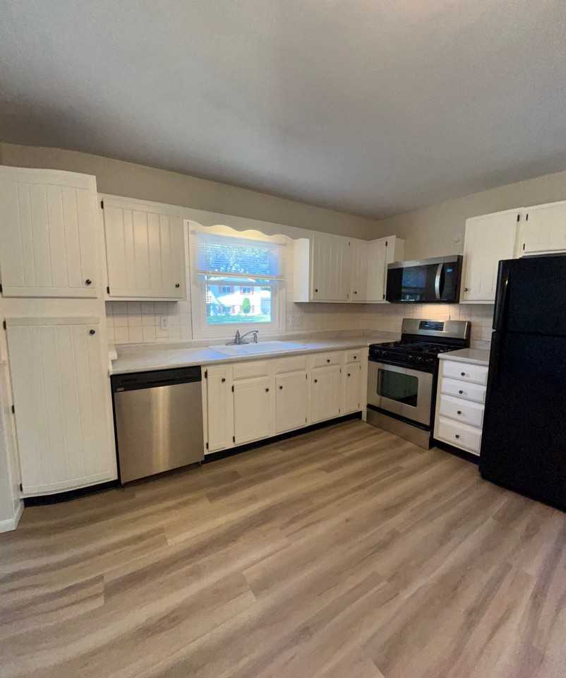 1607 Moore St - Photo 3 of 19