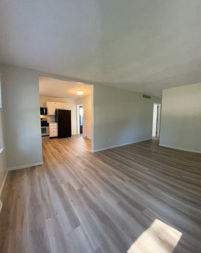 1607 Moore St - Photo 4 of 19