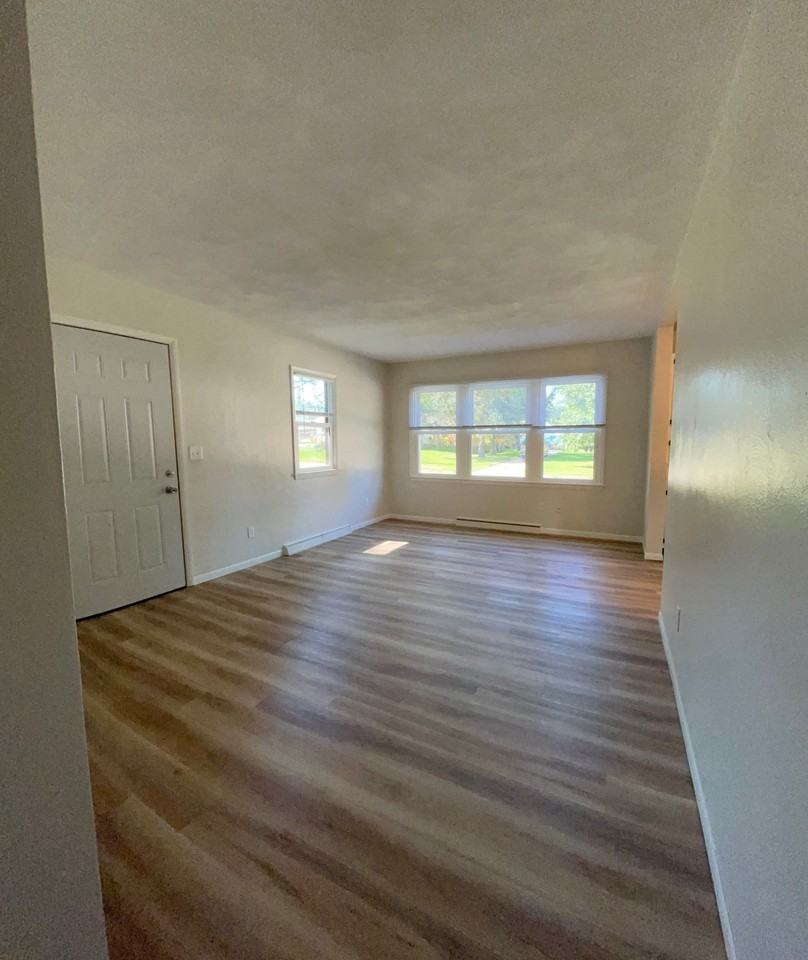 1607 Moore St - Photo 5 of 19