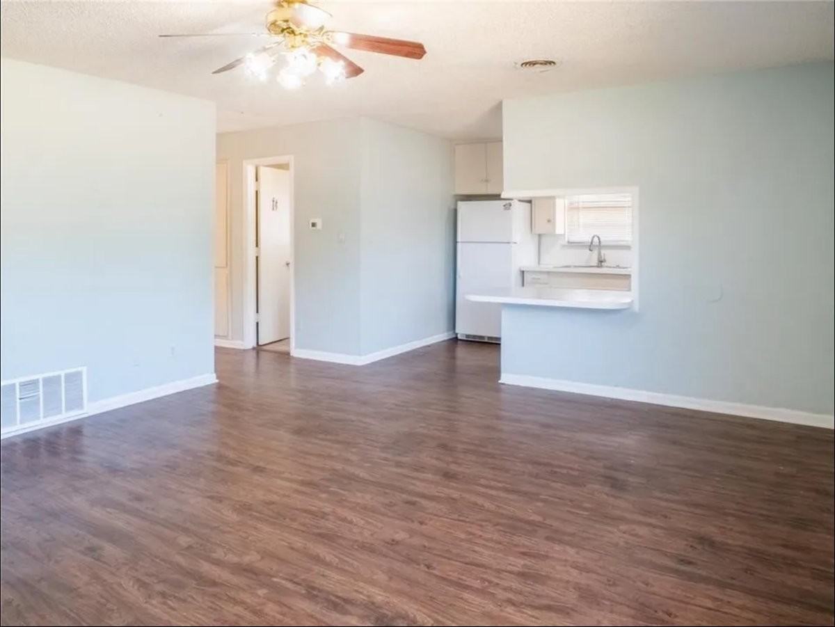 901 Nw 66th St - Photo 4 of 17
