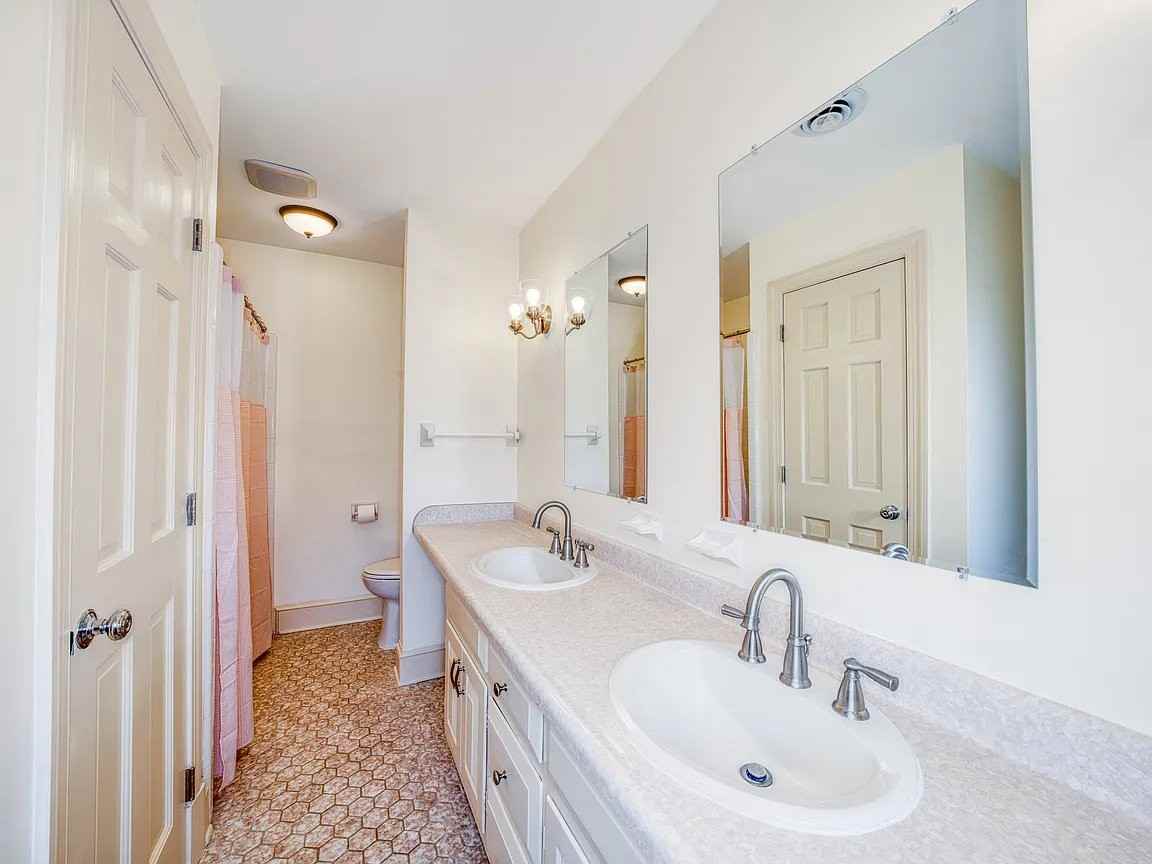 9720 Burnett Dr - Photo 4 of 20