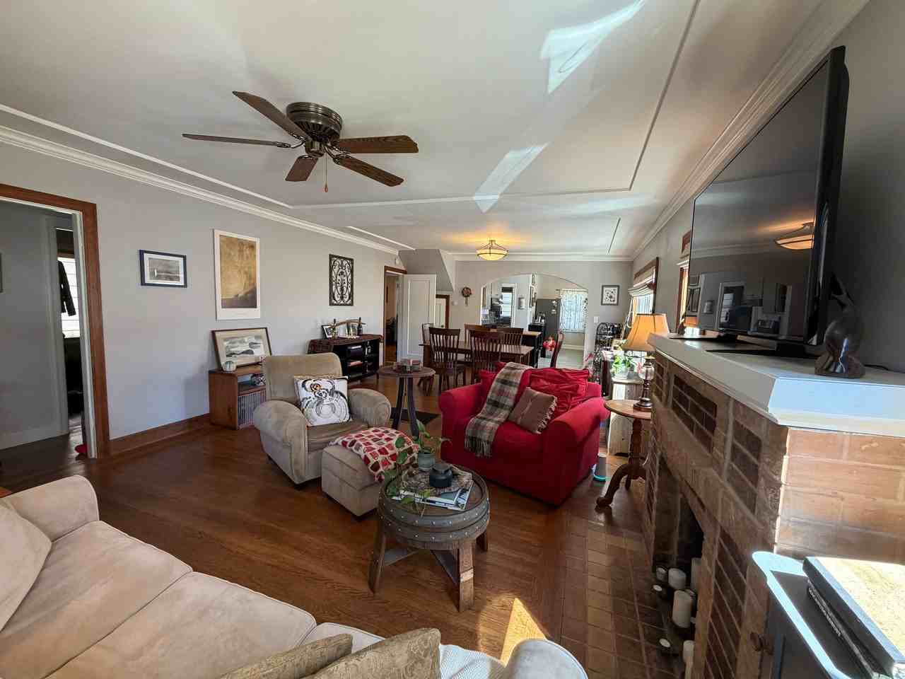 918 34th St - Photo 4 of 20