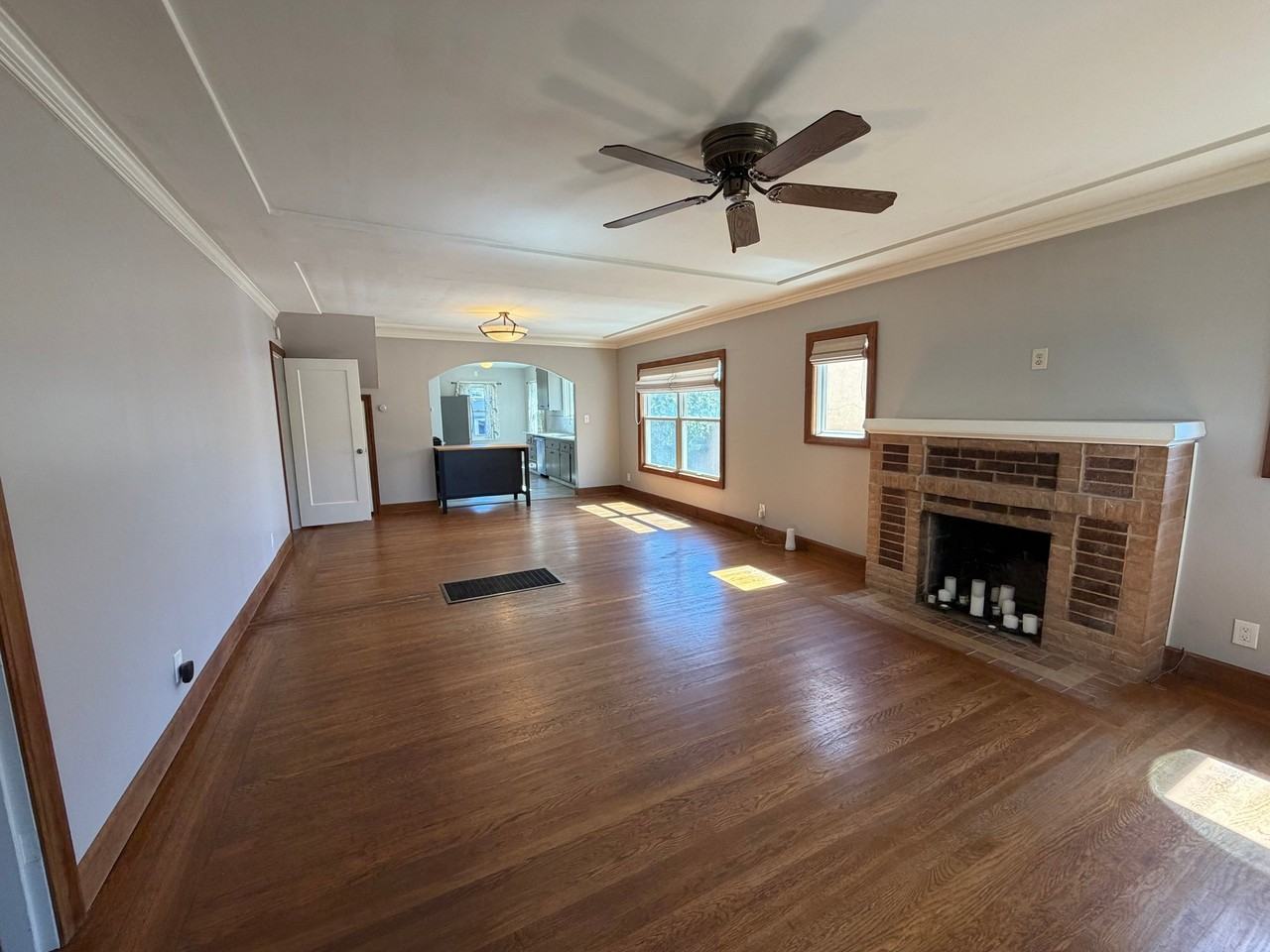 918 34th St - Photo 5 of 20