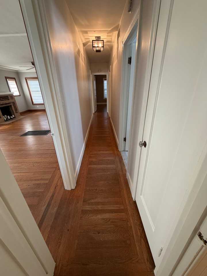 918 34th St - Photo 7 of 20