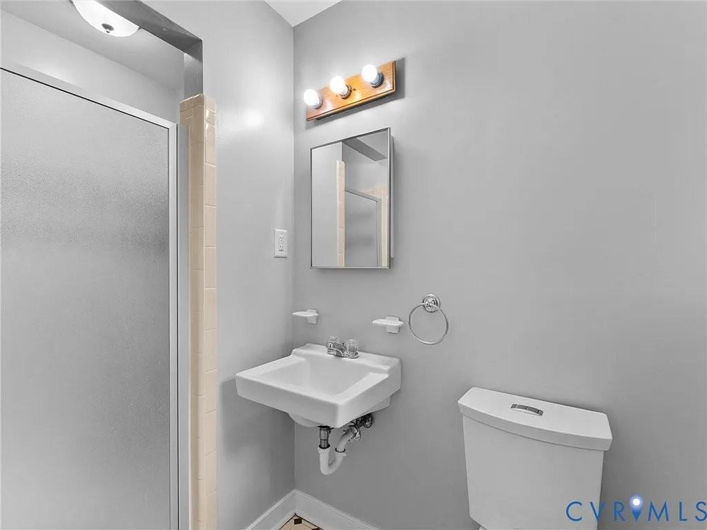 9715 Alfaree Rd - Photo 3 of 9