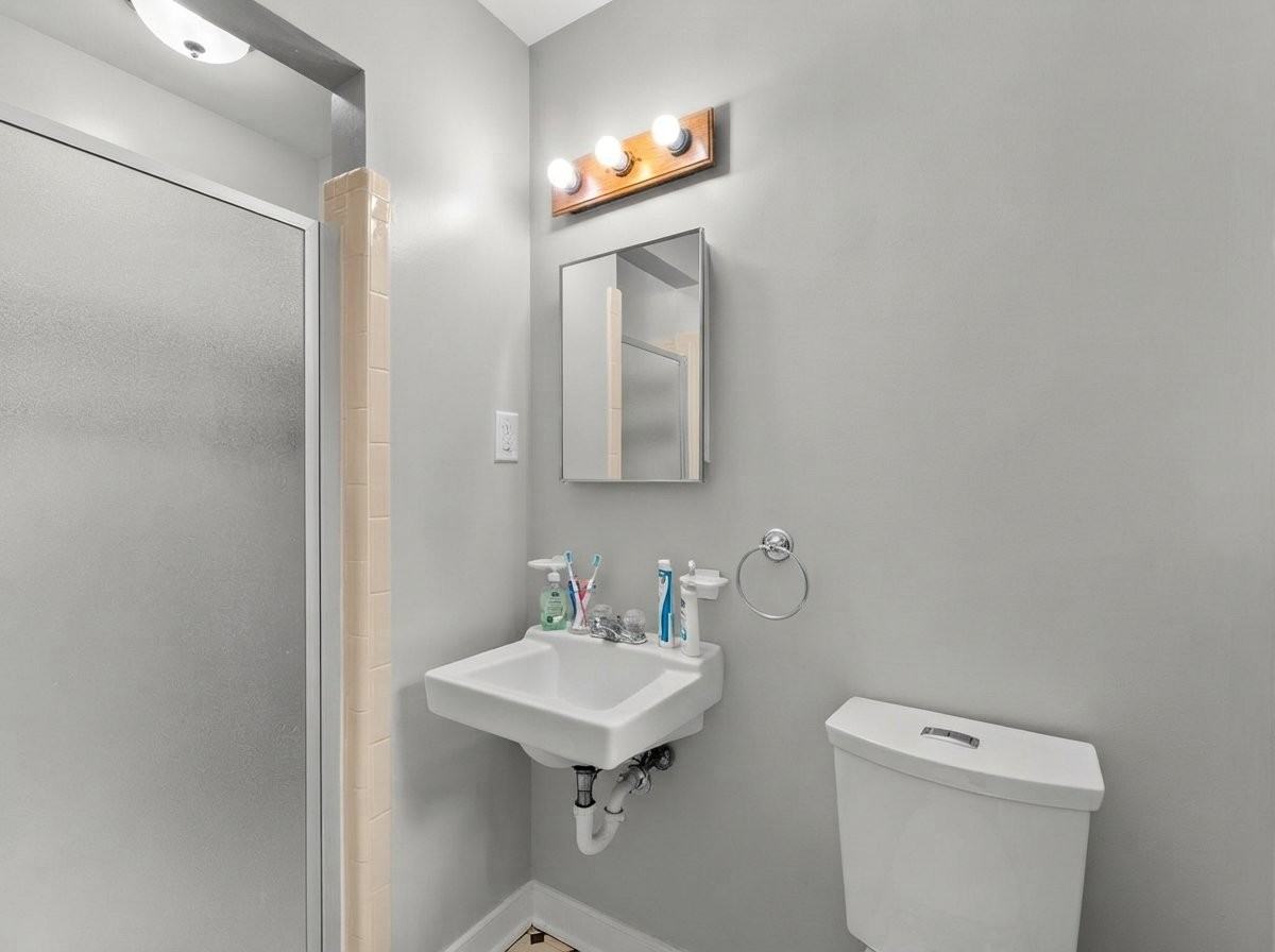 9715 Alfaree Rd - Photo 4 of 9