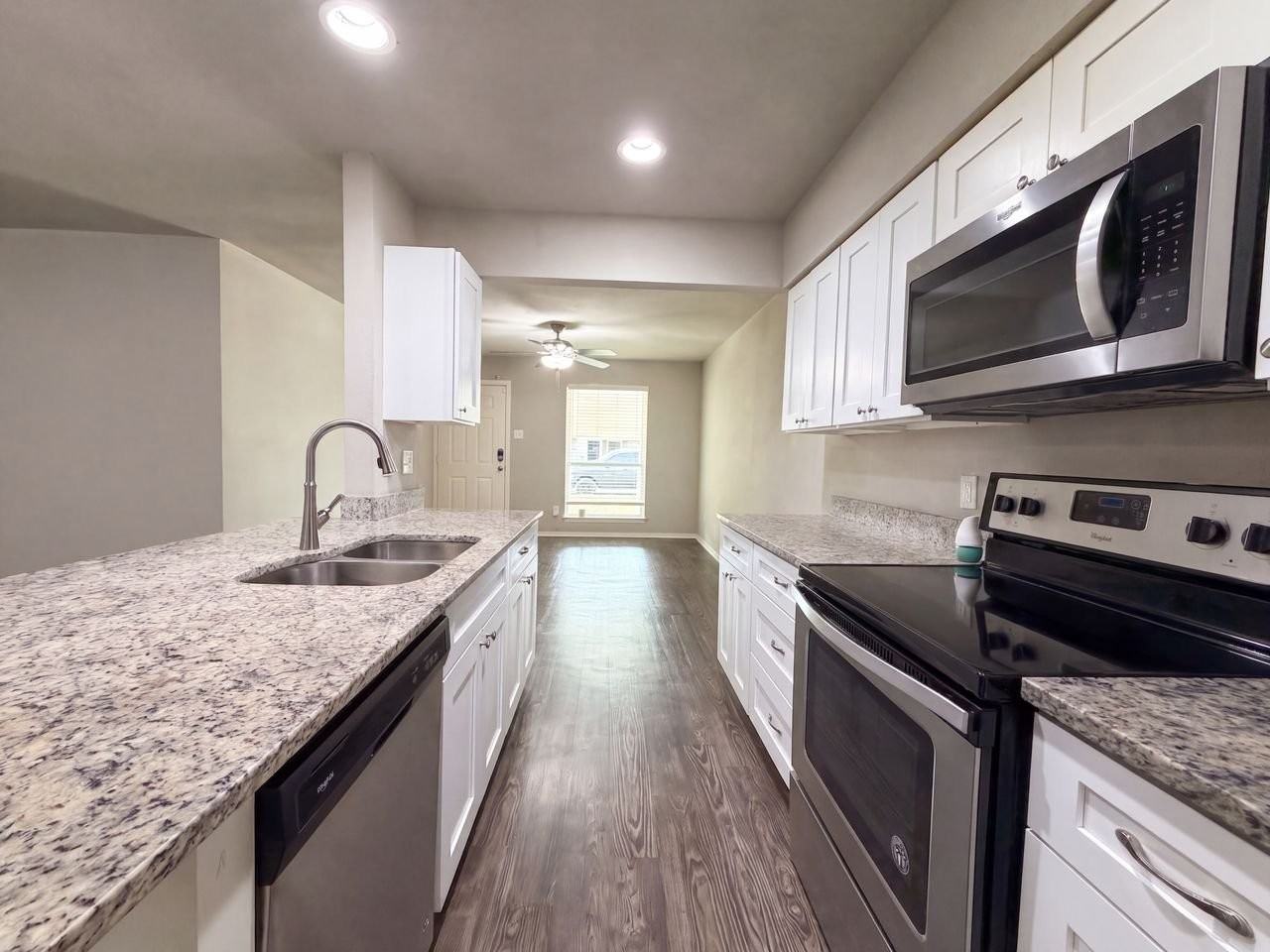 330 E Coral Way - Photo 3 of 10