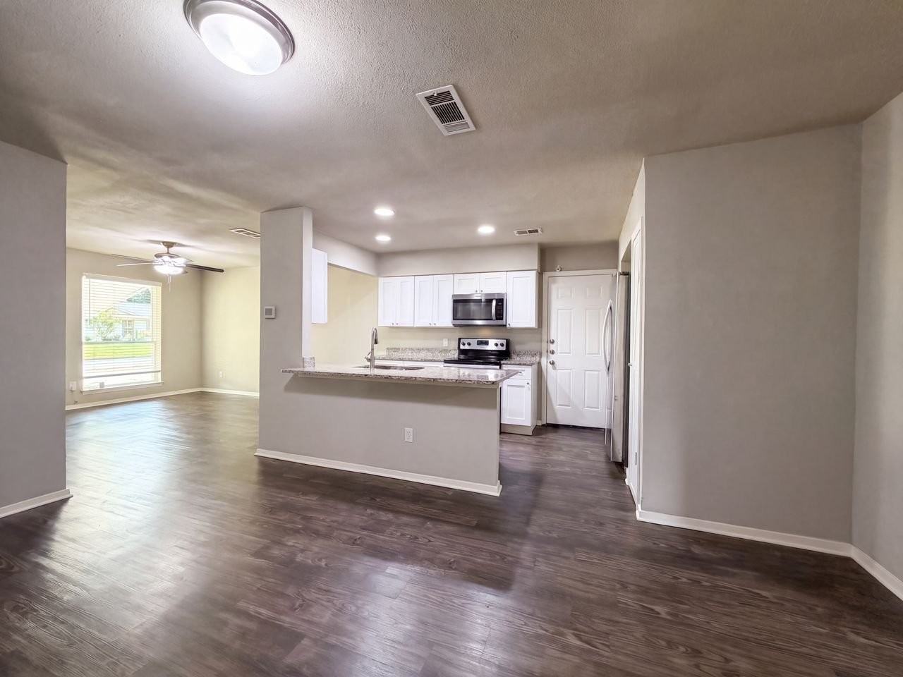 330 E Coral Way - Photo 4 of 10