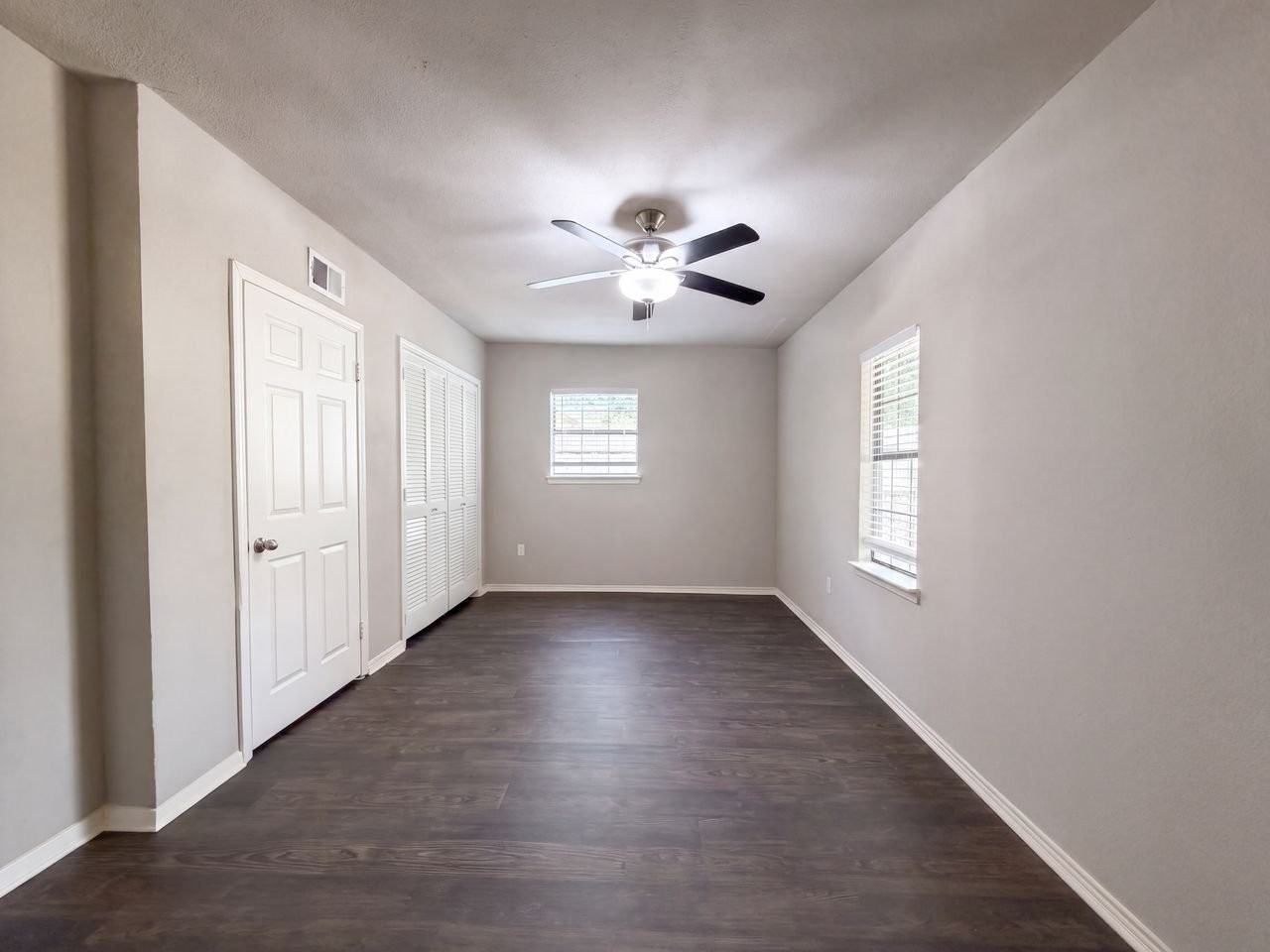 330 E Coral Way - Photo 5 of 10