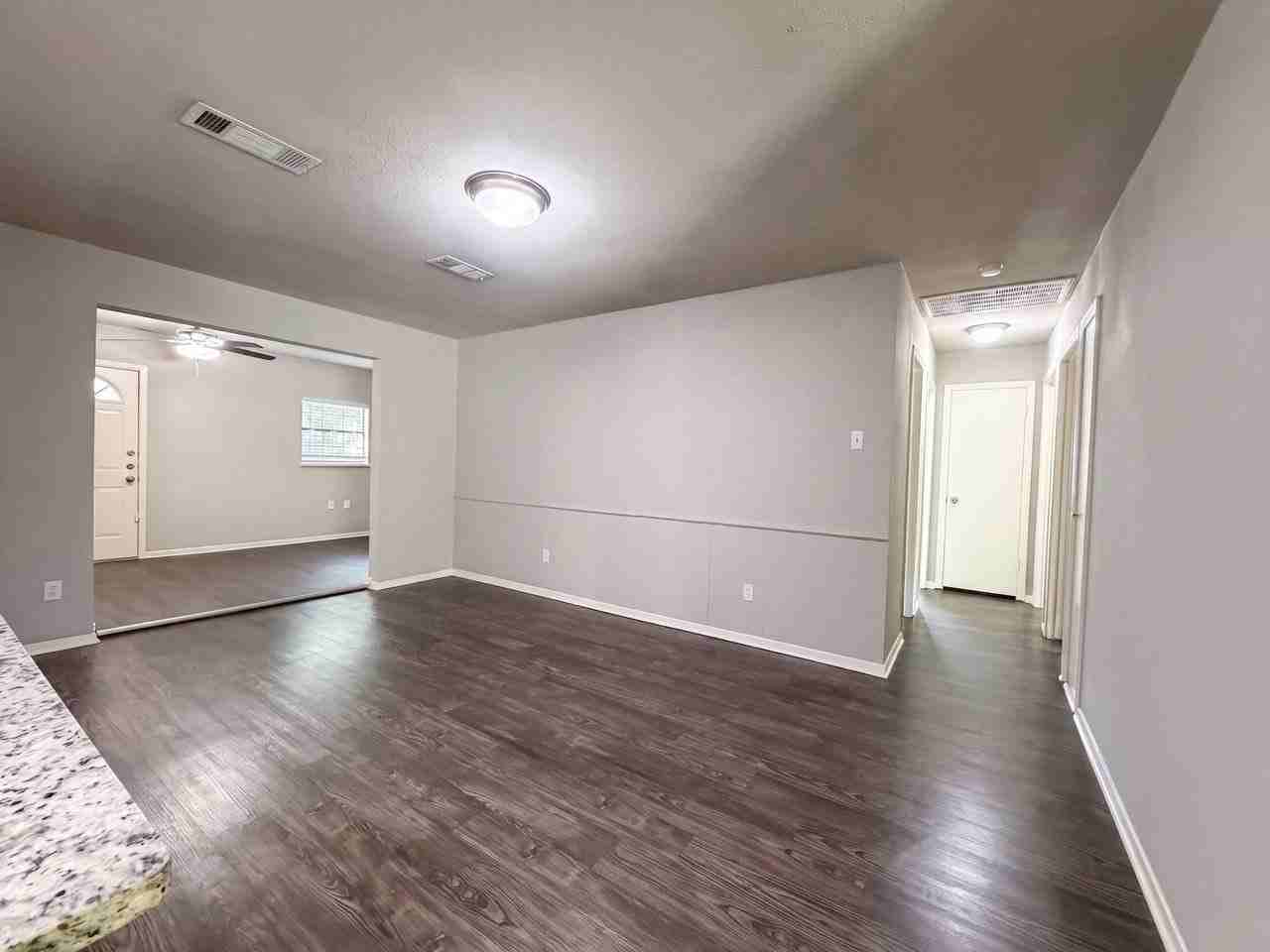 330 E Coral Way - Photo 7 of 10