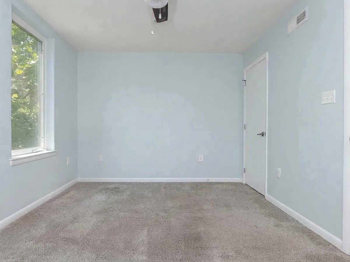 428 E Oliver St - Photo 3 of 13