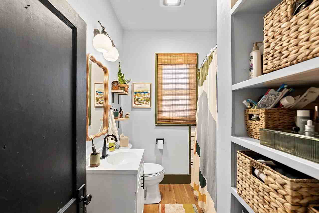 124 Annandale Ave - Photo 3 of 9