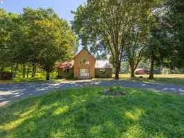 featured image of 401 Decosta Ln