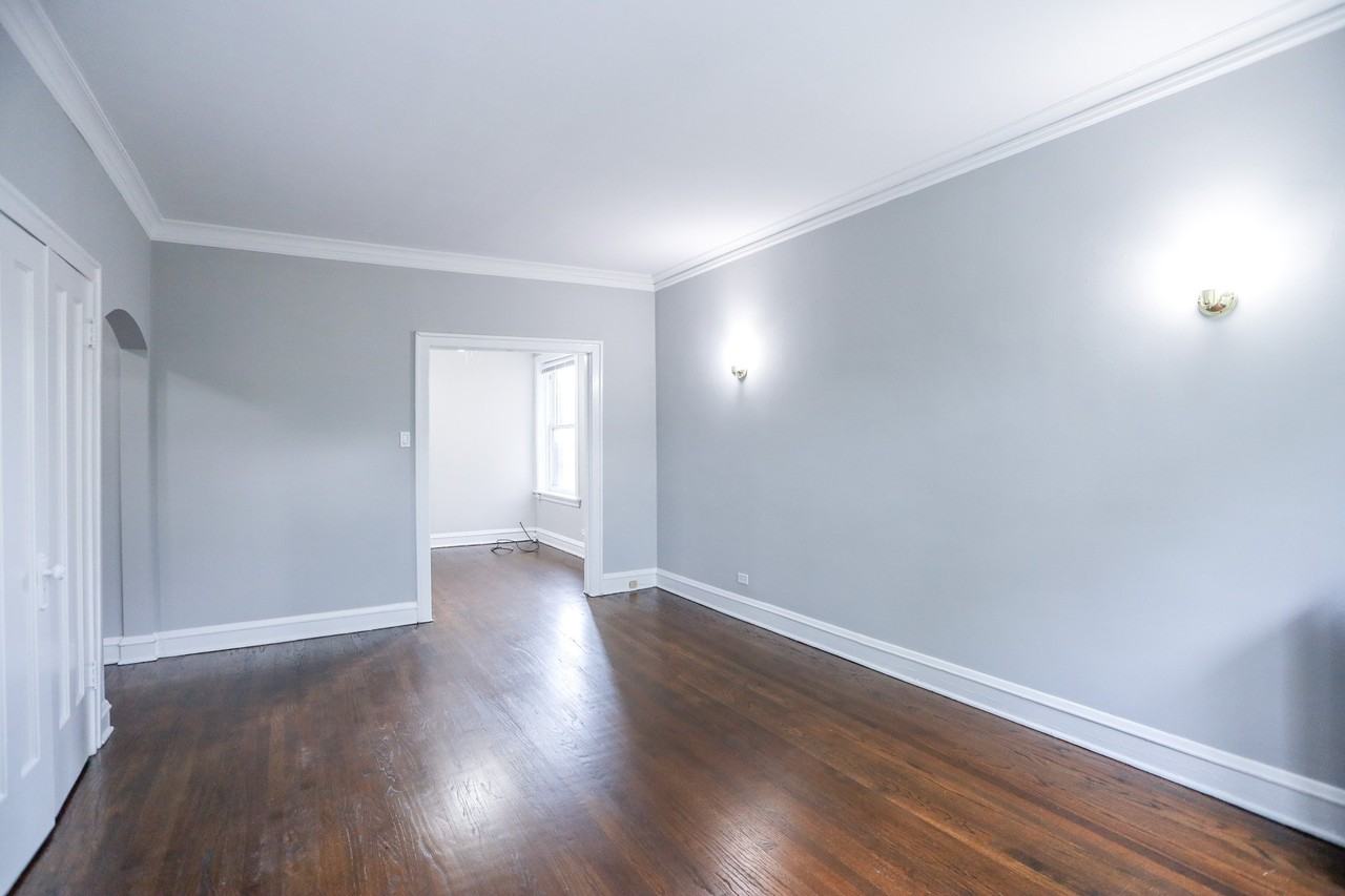 3410 W Balmoral Ave #2 - Photo 3 of 9