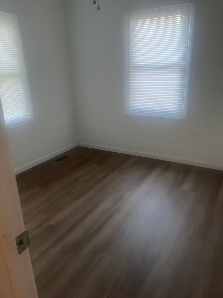 403 Green St - Photo 4 of 9