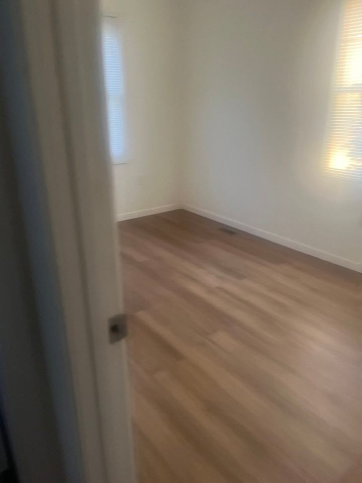 403 Green St - Photo 6 of 9