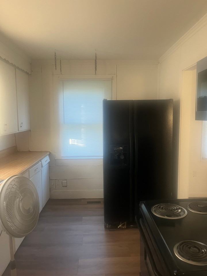 403 Green St - Photo 7 of 9