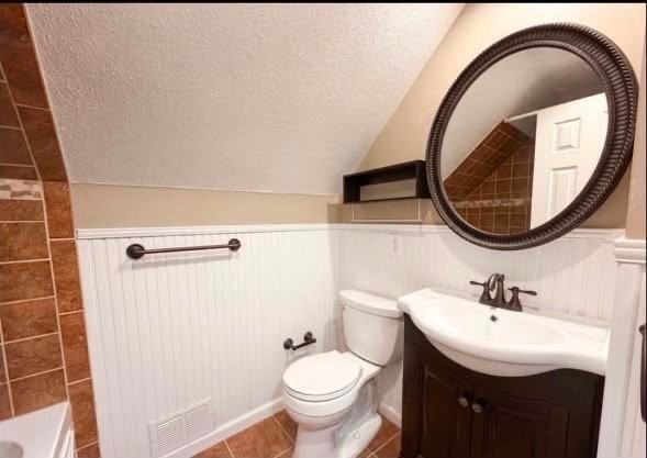 3621 Majestic Ln - Photo 4 of 13
