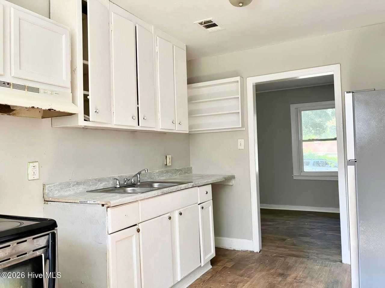 2430 Yates Dr - Photo 2 of 10