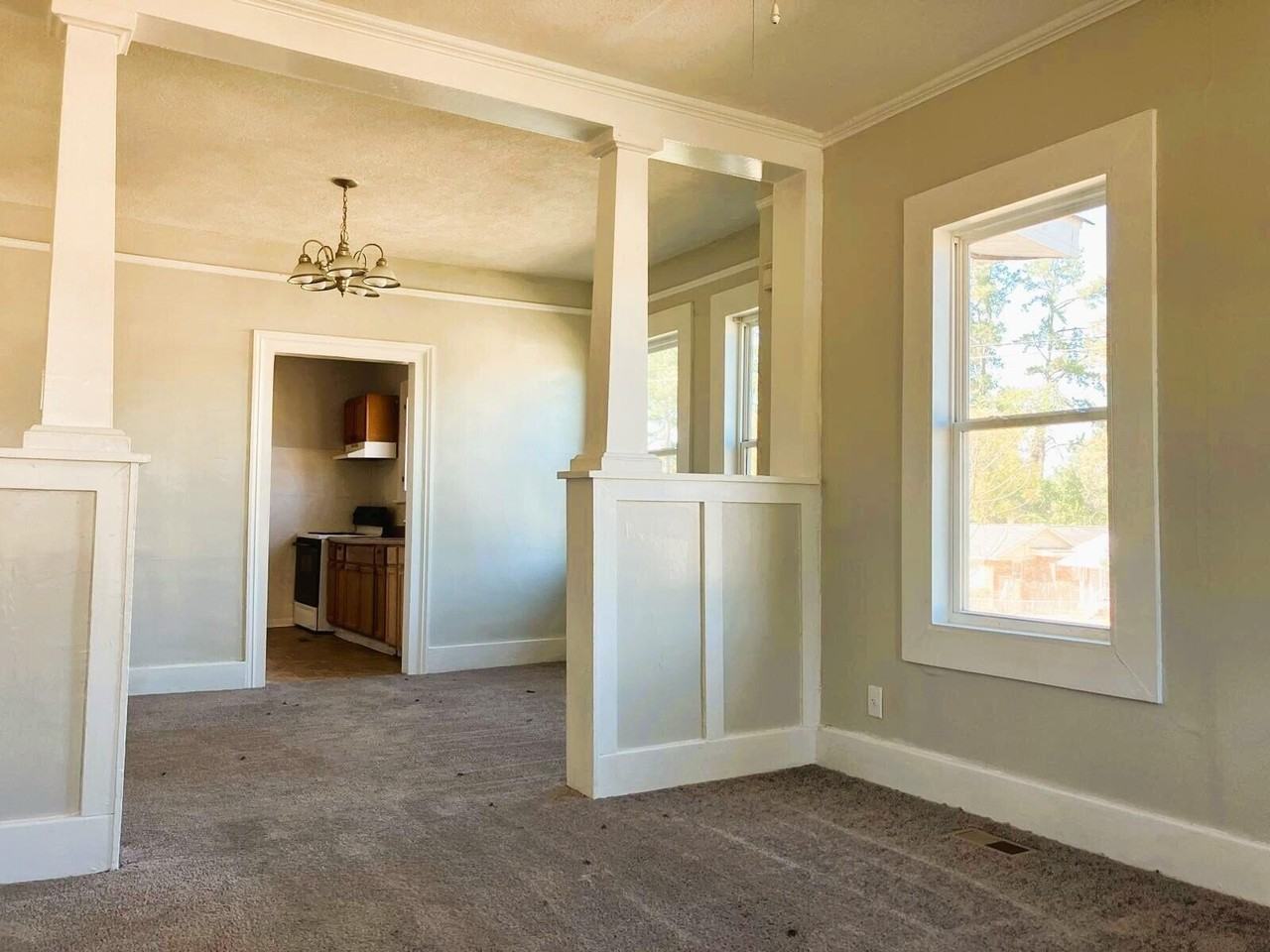 1032 12th Ave - Photo 3 of 11