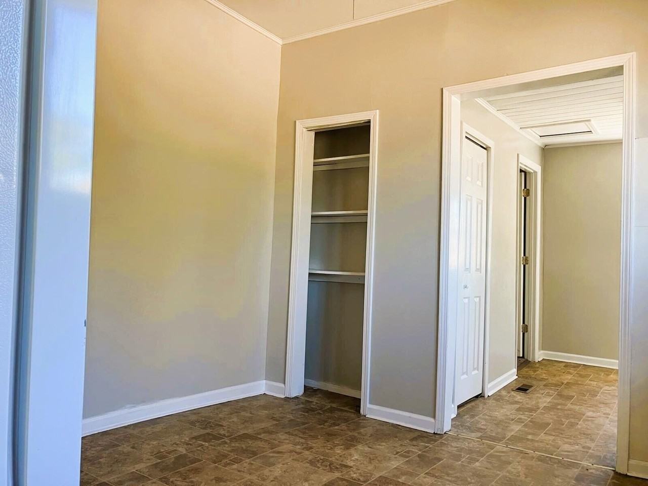 1032 12th Ave - Photo 4 of 11