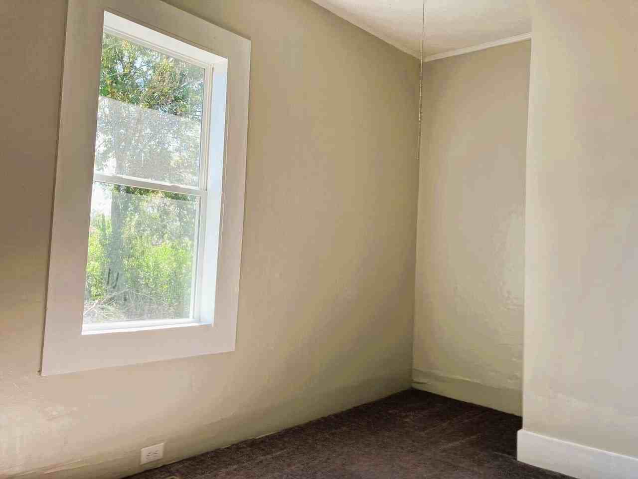 1032 12th Ave - Photo 7 of 11