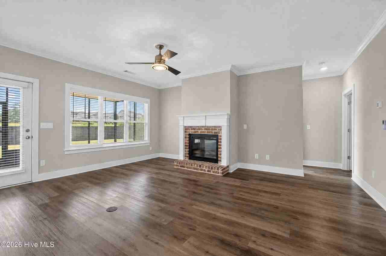 407 Barrow Ln - Photo 3 of 50