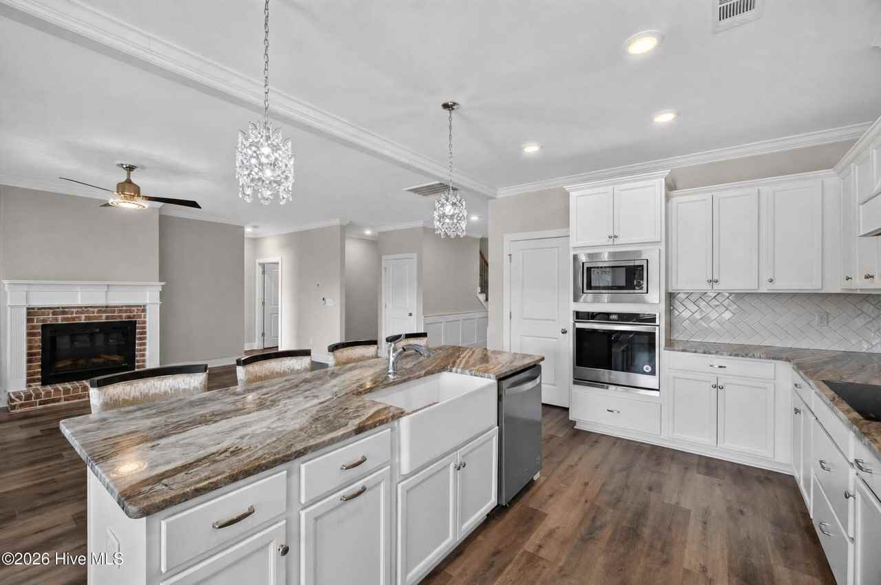407 Barrow Ln - Photo 4 of 50