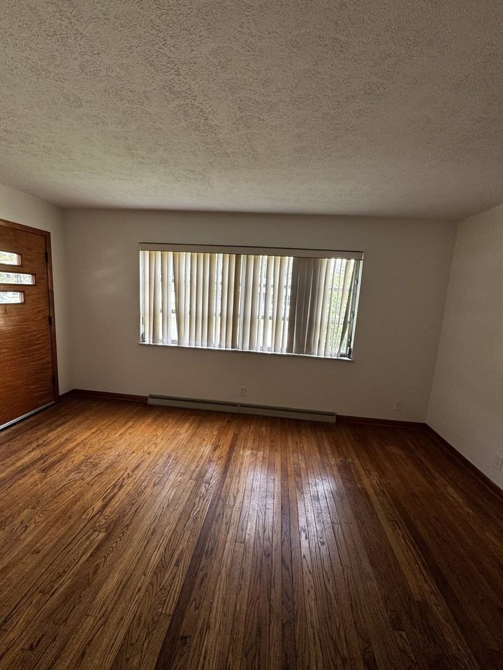 12 Grove Ct - Photo 4 of 14