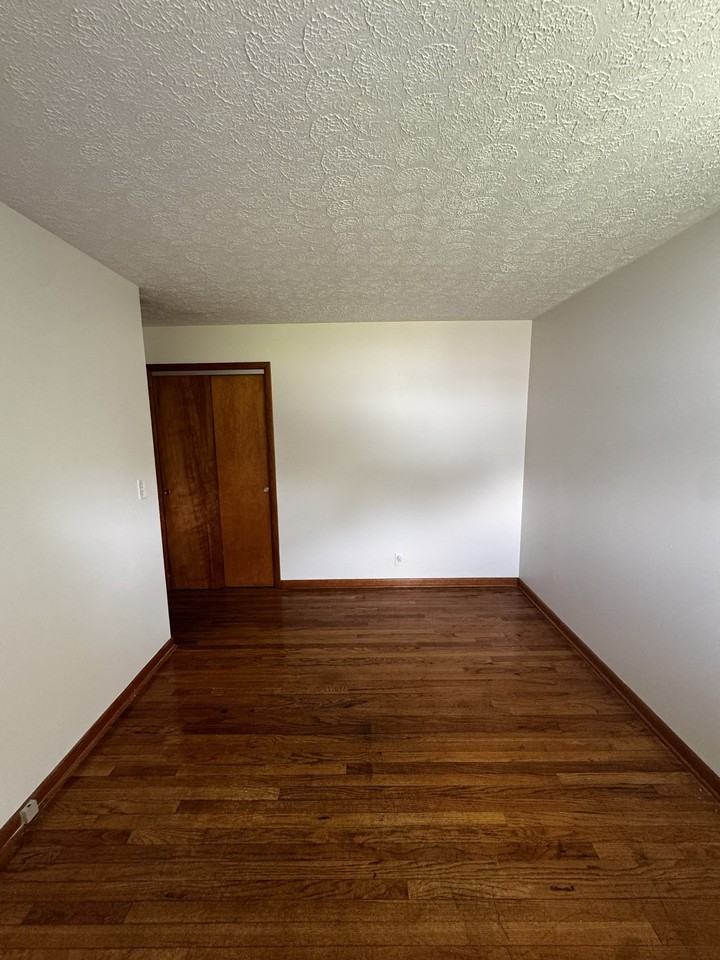 12 Grove Ct - Photo 5 of 14