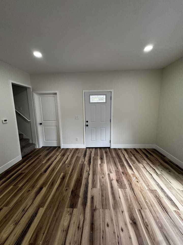 533 W Auburn Ave - Photo 2 of 17