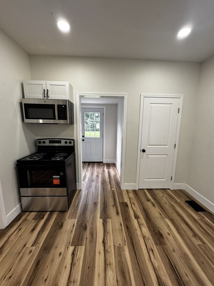 533 W Auburn Ave - Photo 5 of 17