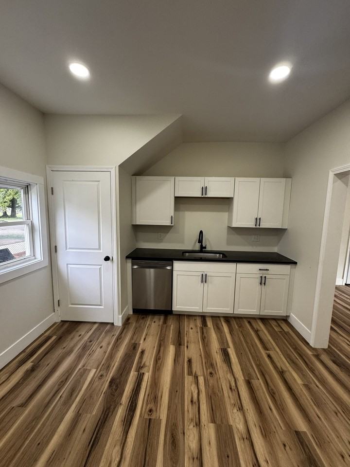 533 W Auburn Ave - Photo 6 of 17