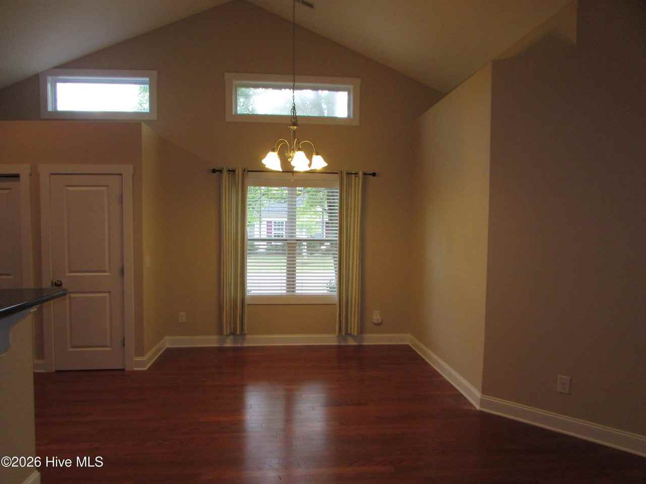 1519 Round Ridge Rd Se - Photo 5 of 33