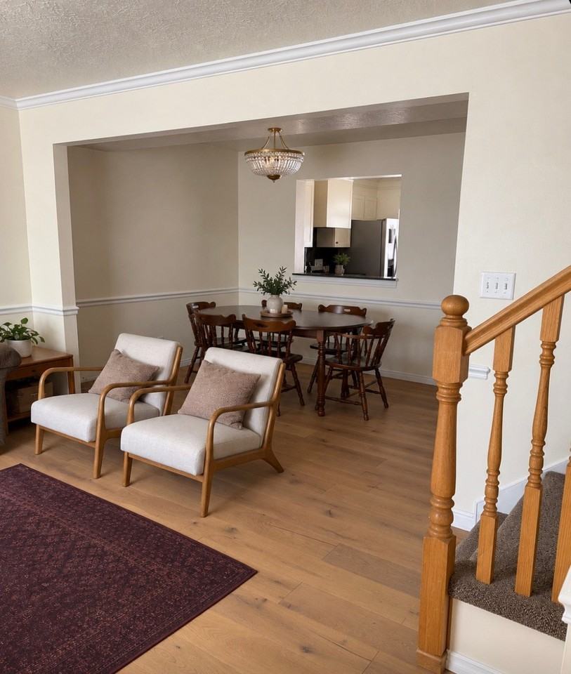 1093 Eastgate Dr - Photo 3 of 18