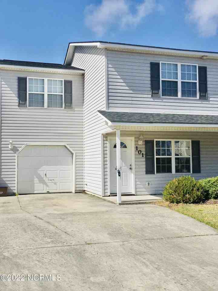 101 E Coopers Ct