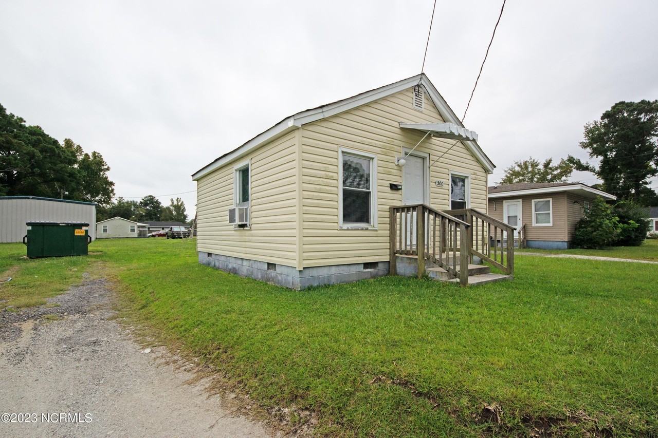 500 Torrence Ave - Photo 3 of 16