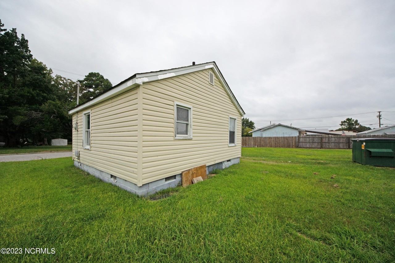 500 Torrence Ave - Photo 5 of 16