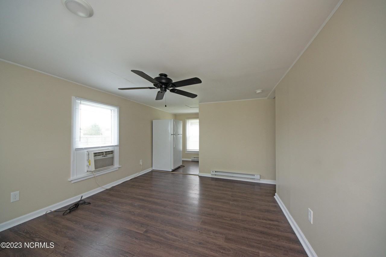 500 Torrence Ave - Photo 6 of 16