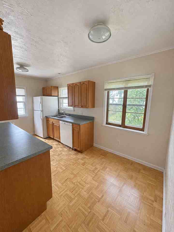 1821 S Maple St - Photo 2 of 9