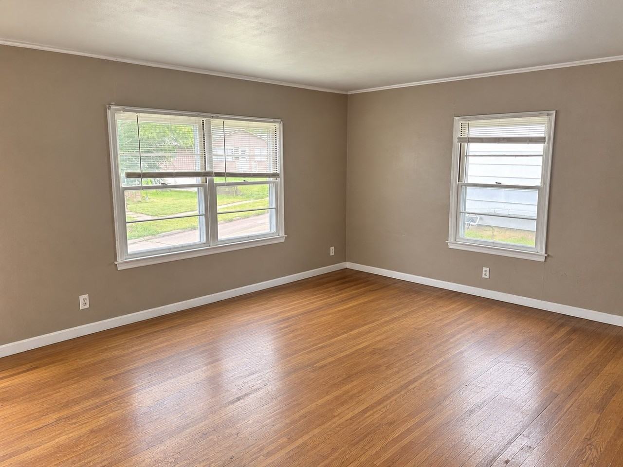 1821 S Maple St - Photo 5 of 9