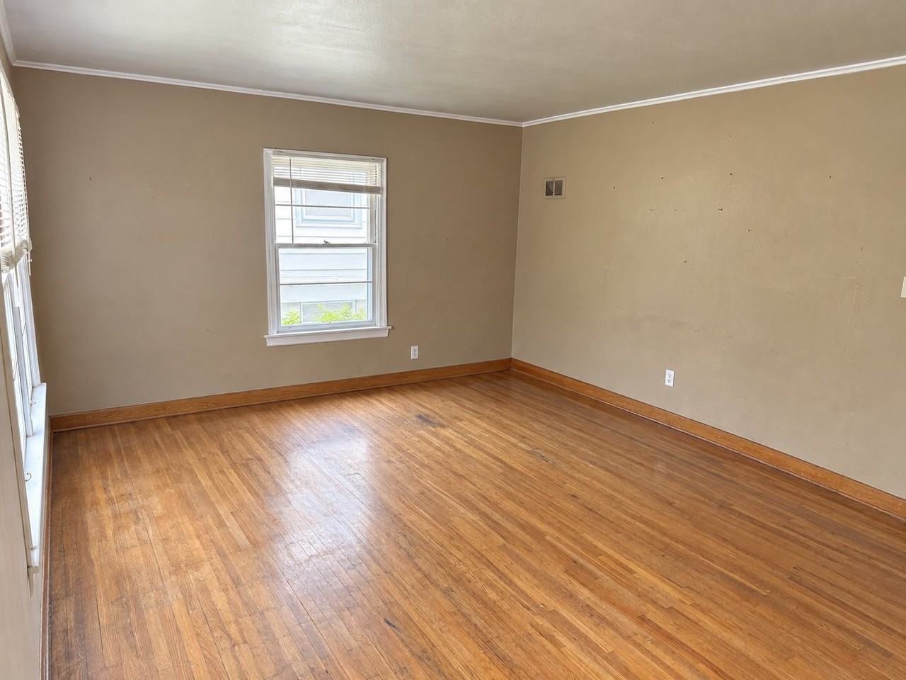 1821 S Maple St - Photo 6 of 9